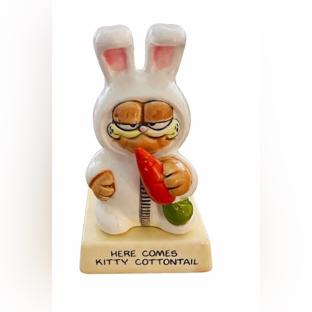 Vintage 1982 Garfield Bunny Figurine 3.5” Enesco Easter Decor
